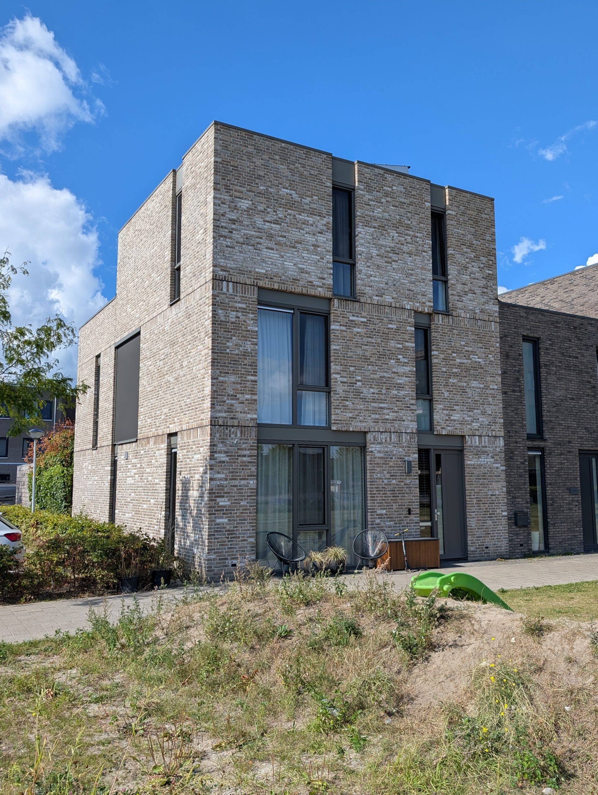 Moderne nieuwbouwwoning in Almere ontworpen door Architectenbureau Bloemen